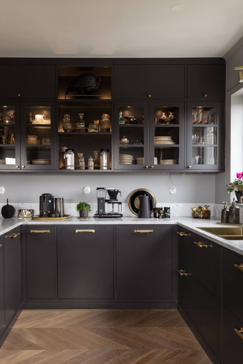 gray-kitchen-brass-fixtures-nordroom
