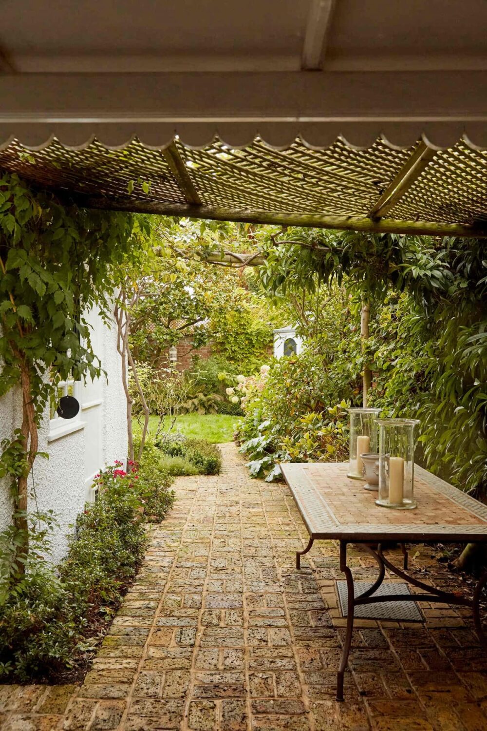 green-garden-terrace-english-cottage-nordroom