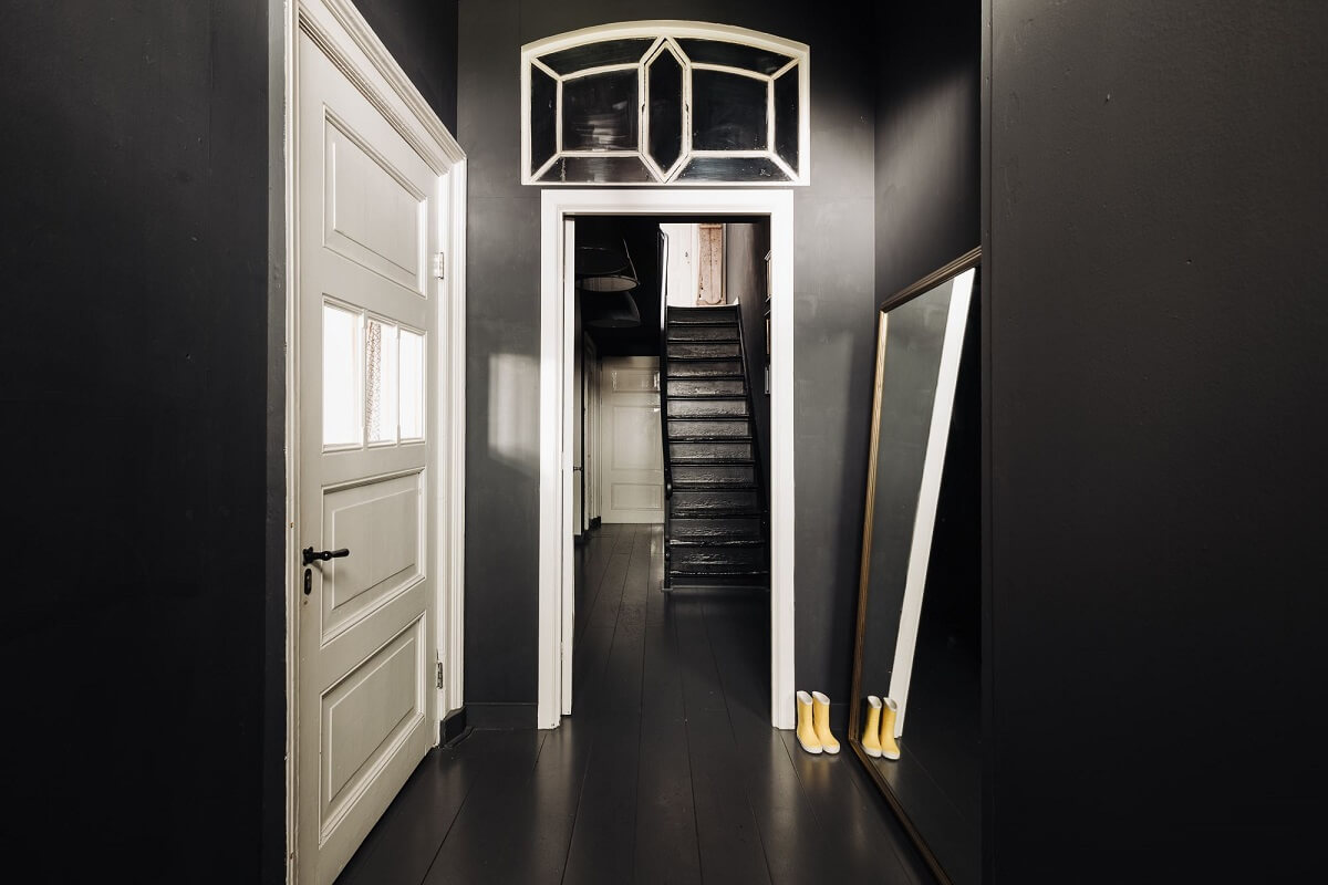 hallway-black-walls-black-floor-nordroom