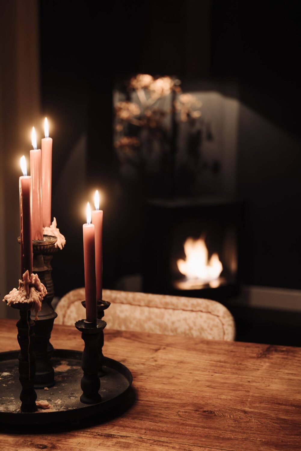 hygge-dining-table-candles-townhouse-netherlands-nordroom