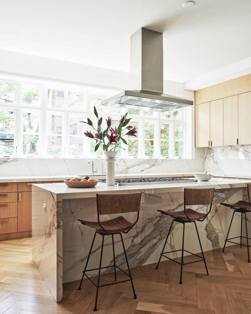 kitchen-marble-island-breakfast-bar-townhouse-manhattan-nordroom