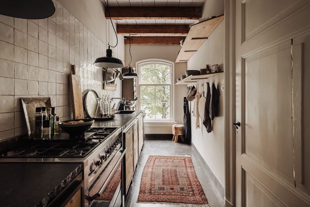 kitchen-white-tiles-dutch-townhouse-nordroom