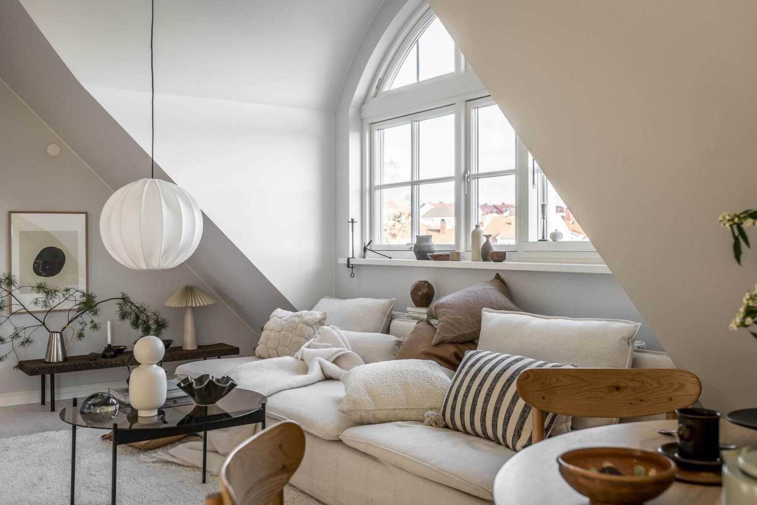 Photo inspiration: Visual Reference: A Small Scandinavian Loft With Beautiful Natural Light
