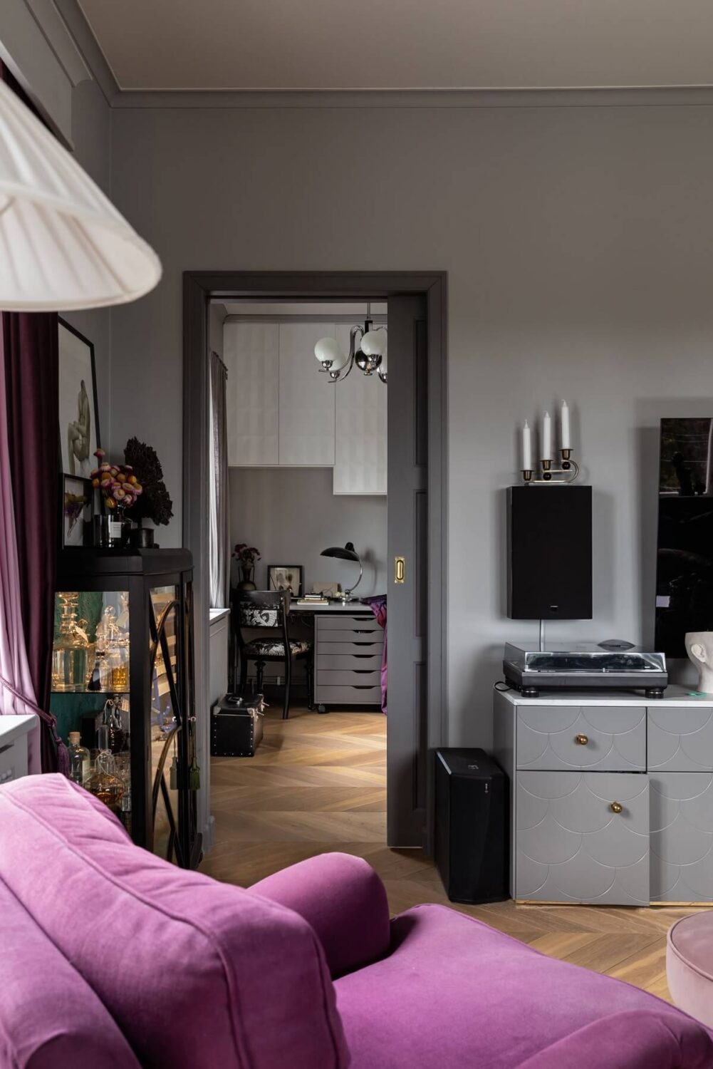 living-room-gray-walls-purple-armchair-nordroom