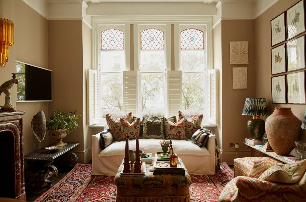 A Charming Antique Apartment in London with a Garden 1 living-room-jitney-farrow-ball-antique-large-rug-nordroom