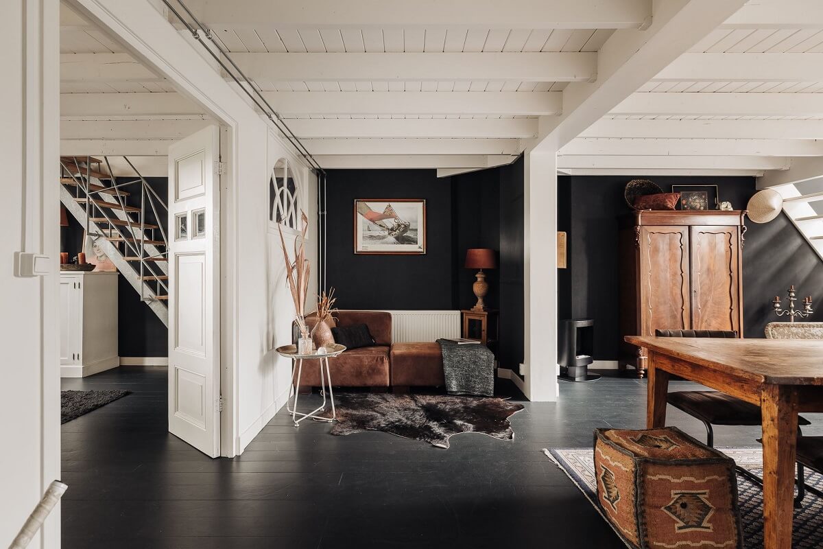 living-space-black-floor-walls-dutch-townhouse-nordroom