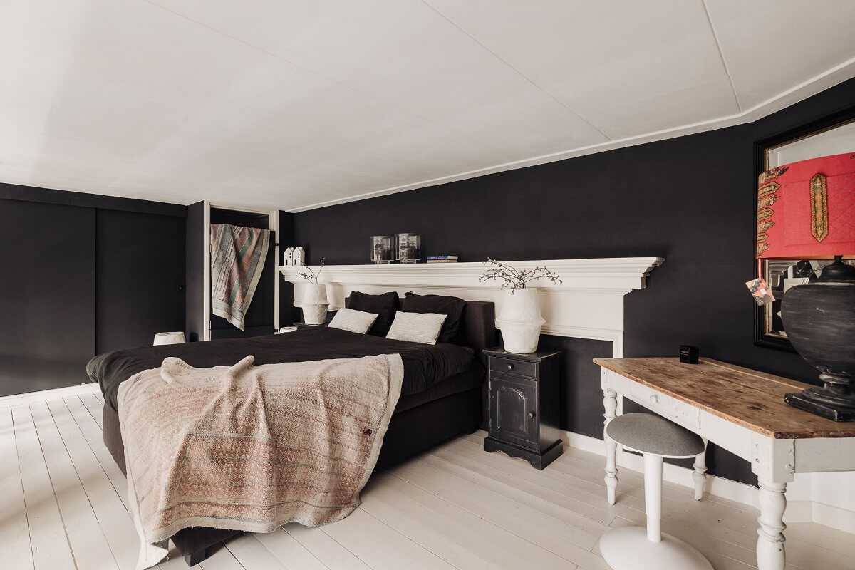 loft-bedroom-black-walls-nordroom