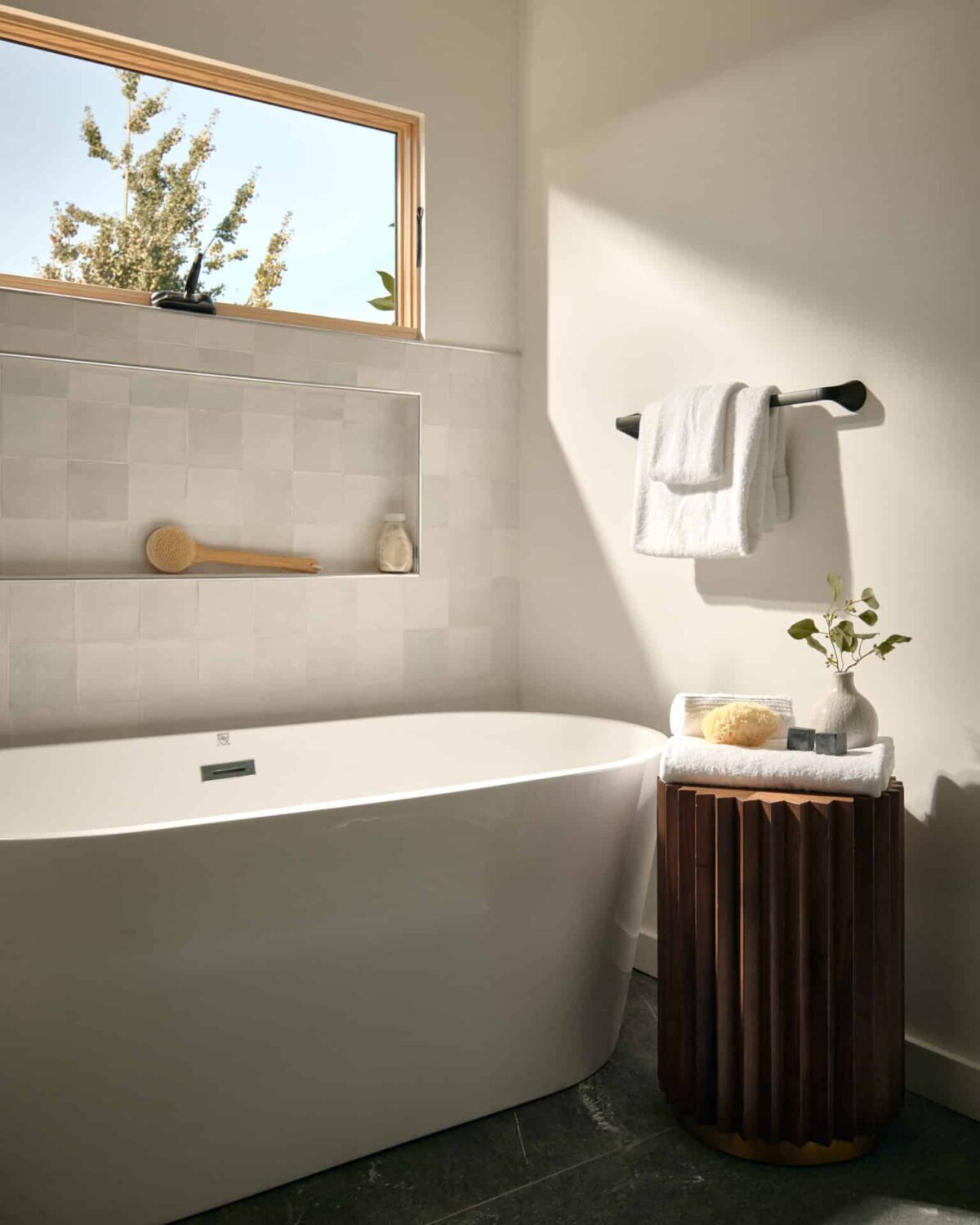 modern-bathroom-freestanding-bath-la-bungalow-nordroom