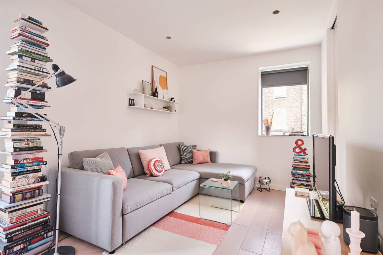 snug-tv-room-modern-home-london-nordroom
