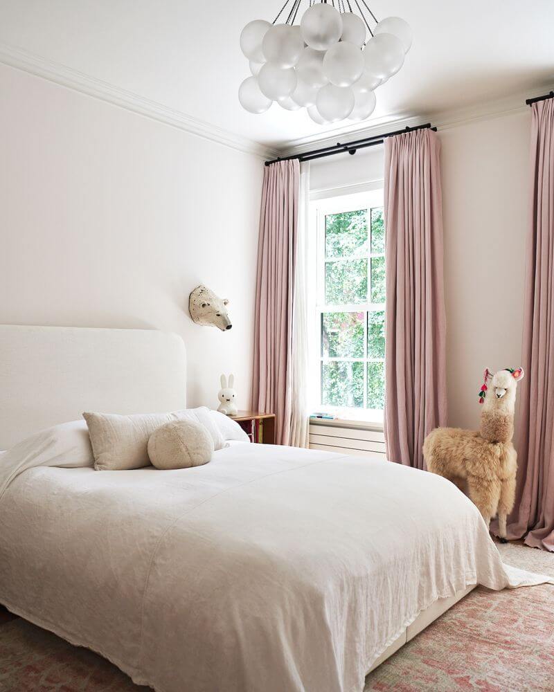 white-bedroom-pink-curtains-new-york-nordroom