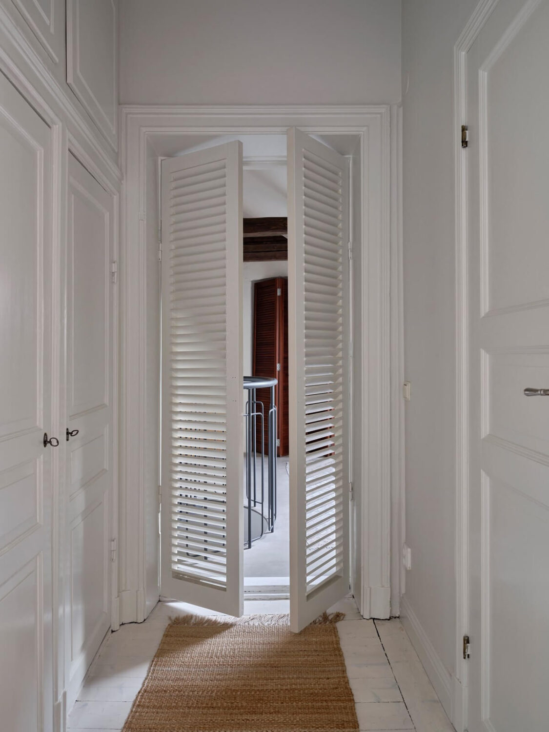 white-hallway-nordic-maisonette-nordroom