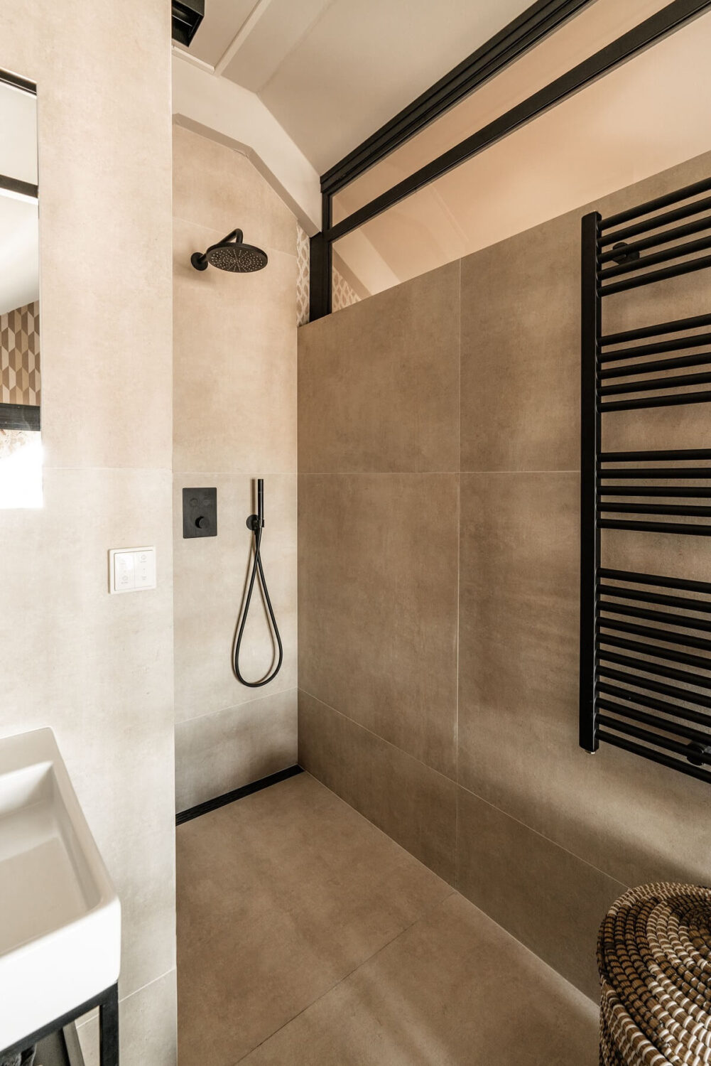 bathroom-gray-tiles-black-fittings-walk-in-shower-nordroom