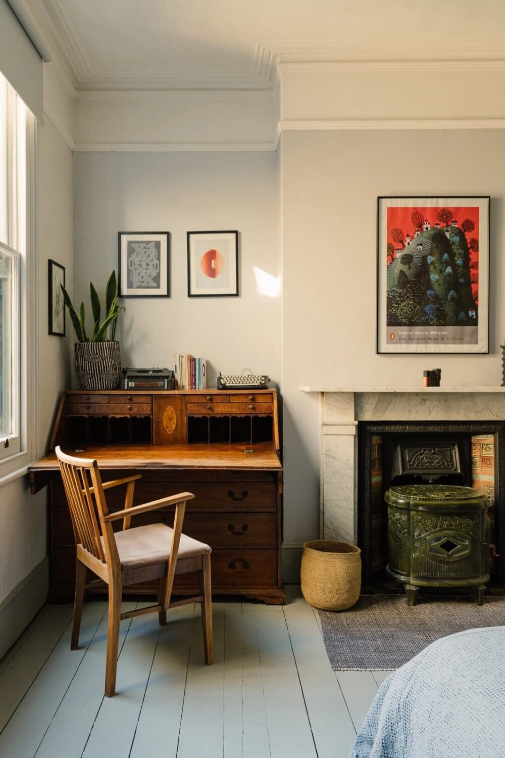 bedroom-desk-white-floorboards-fireplace-nordroom