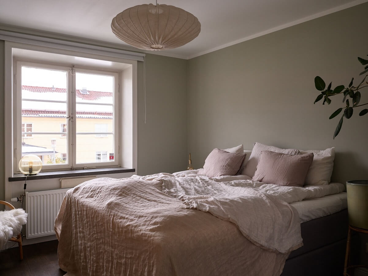 bedroom-gray-walls-scandinavian-home-nordroom