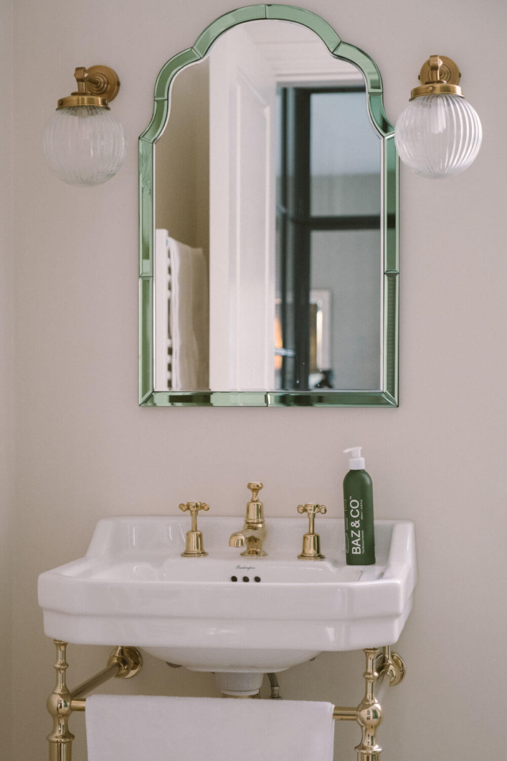 classic-bathroom-sink-mews-house-london-nordroom