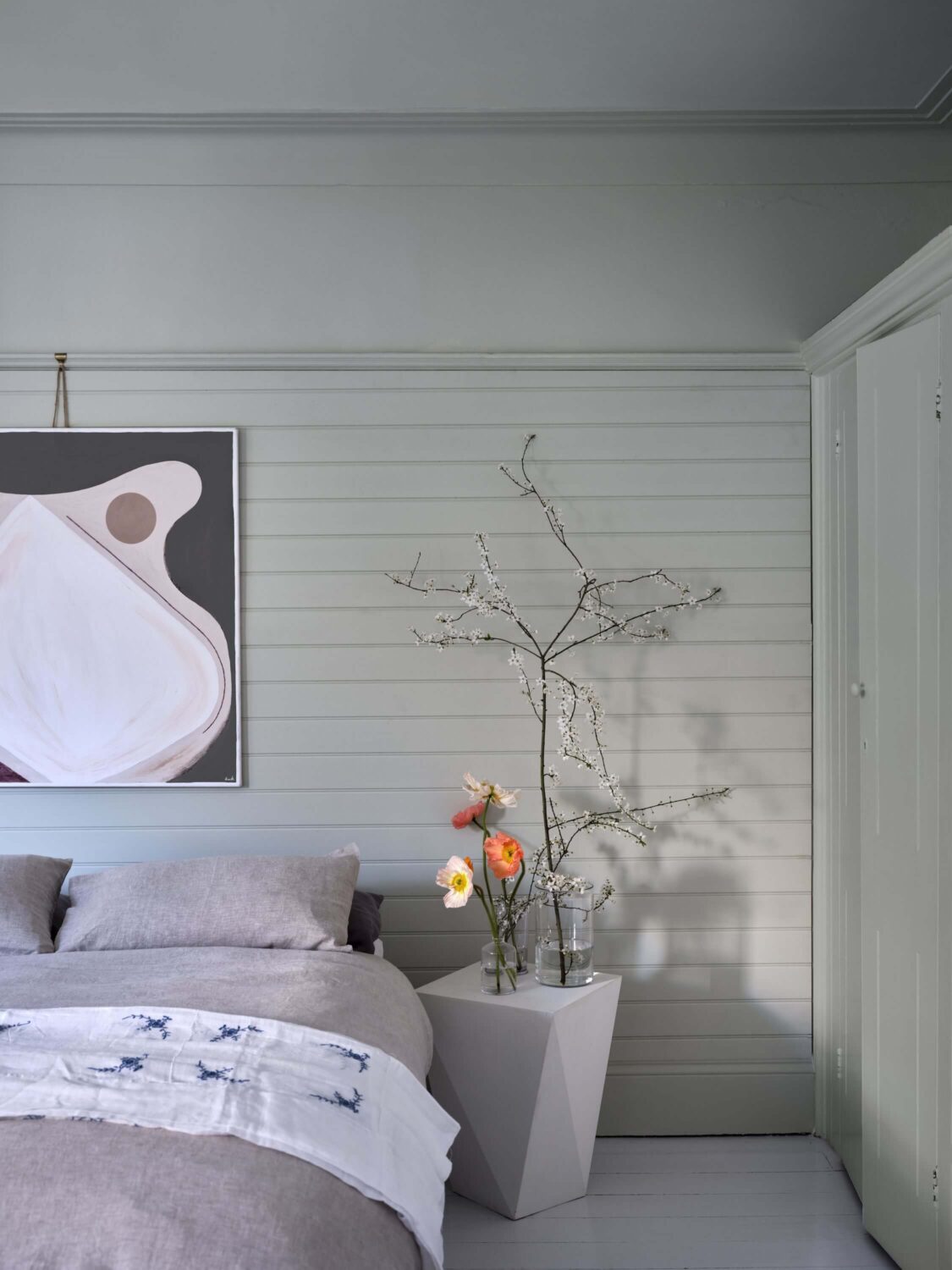 farrow-and-ball-new-colors-eddy-light-gray-bedroom-nordroom