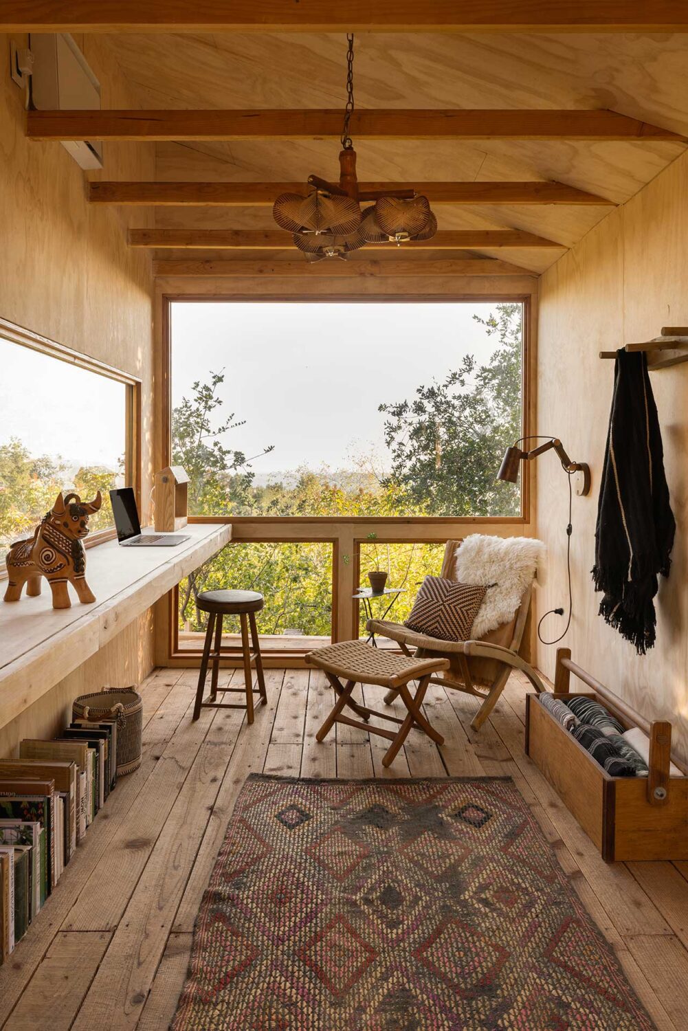 garden-shed-reading-room-mountaintop-home-hayden-christensen-nordroom