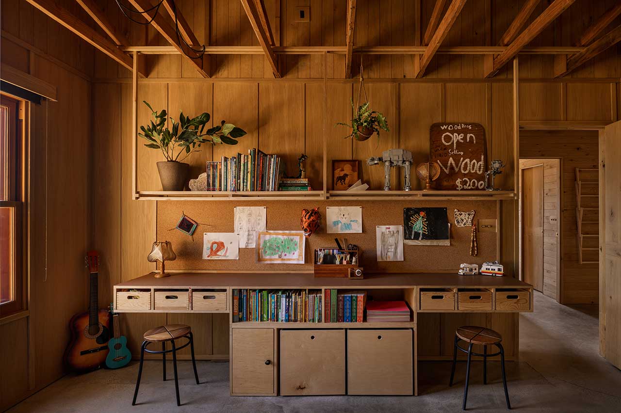 kids-bedroom-double-desk-shelf-nordroom