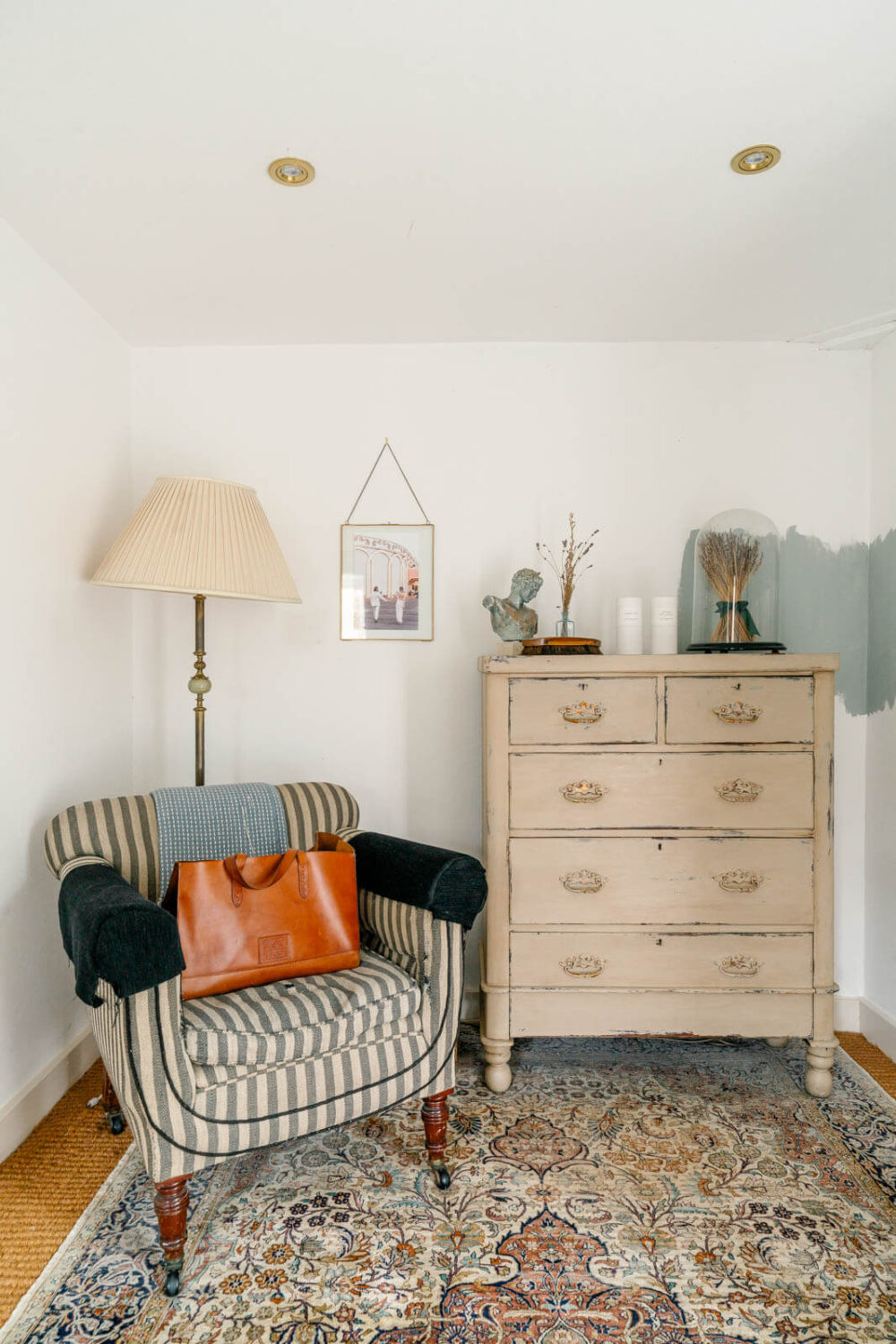 light-bedroom-rug-armchair-barn-conversion-nordroom