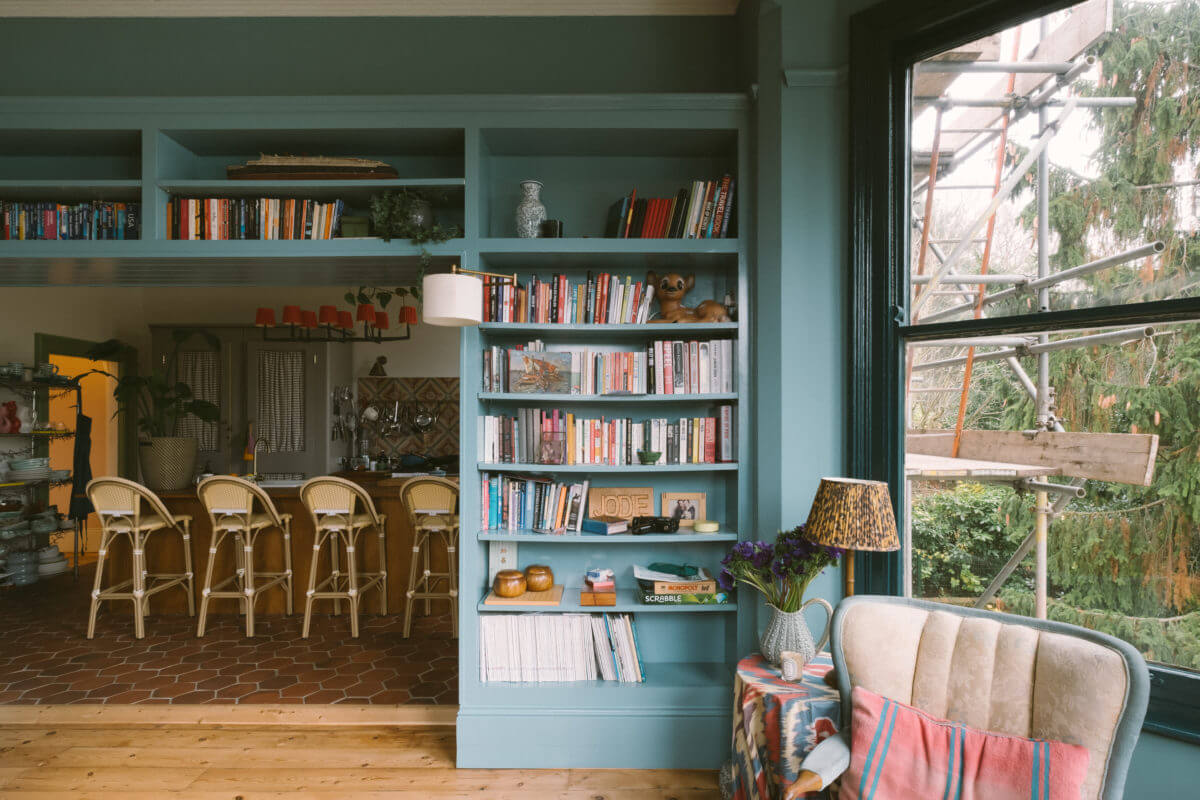 living-room-blue-walls-built-in-bookshelves-nordroom
