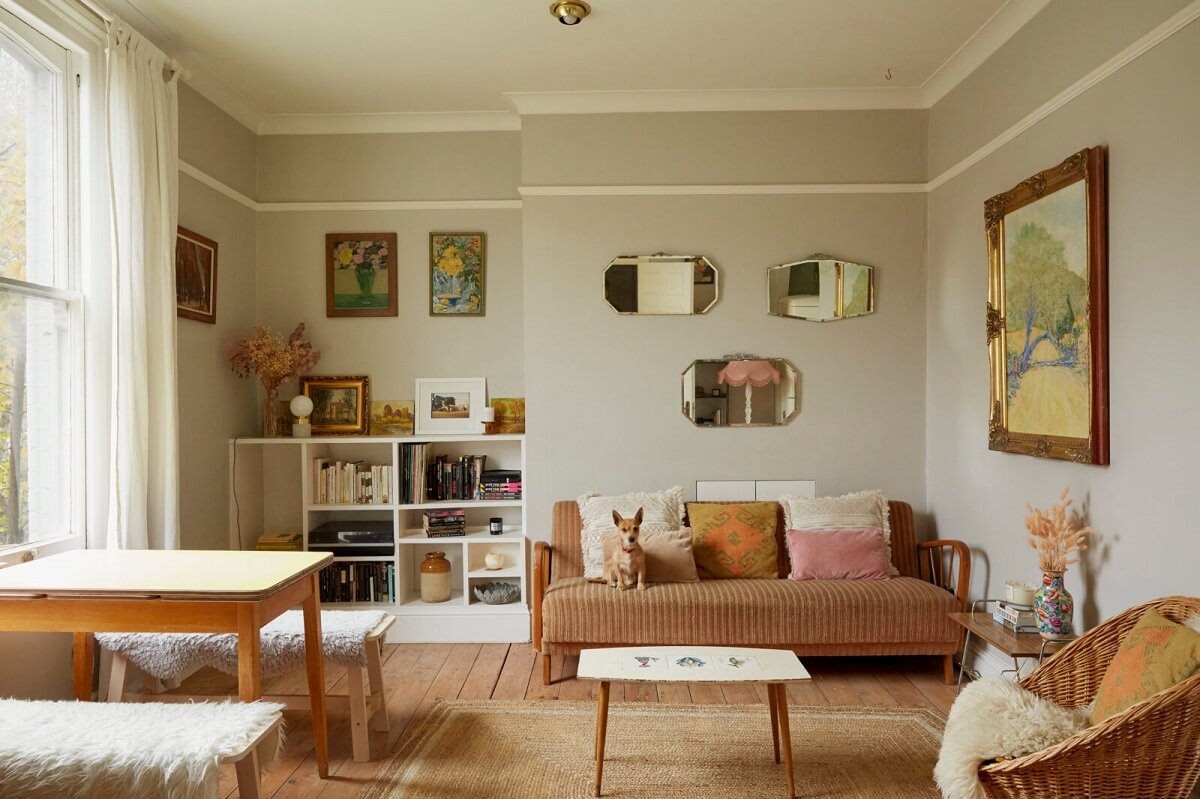 Pastel Colors in a Vintage London Home 1 living-room-lght-gray-walls-vintage-decor-nordroom