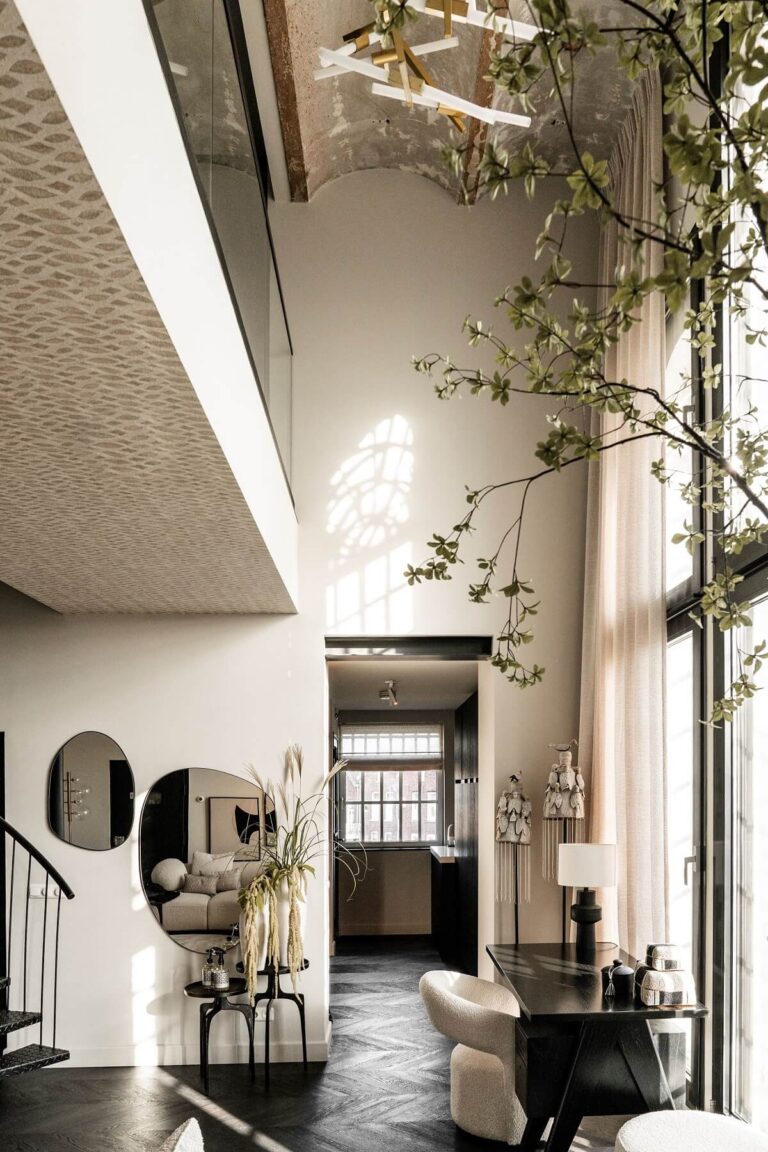 Beautiful view of Green Penthouse Rentals With High Ceilings And Vaulted Windows