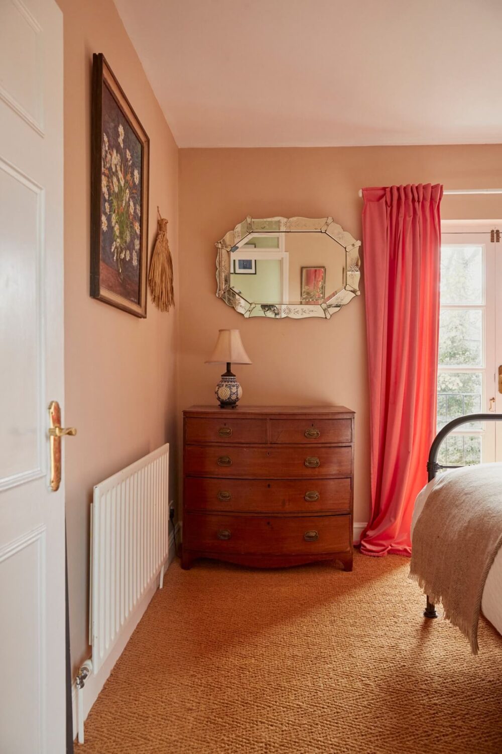 pink-bedroom-vintage-apartment-london-nordroom