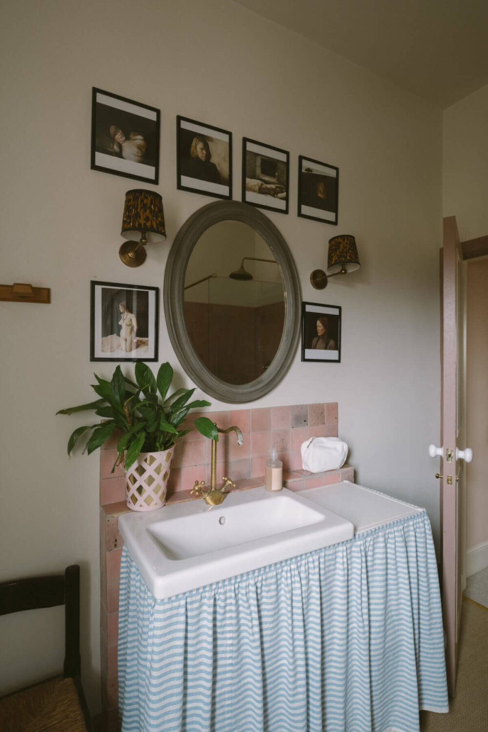 vintage-bathroom-pink-tiles-nordroom