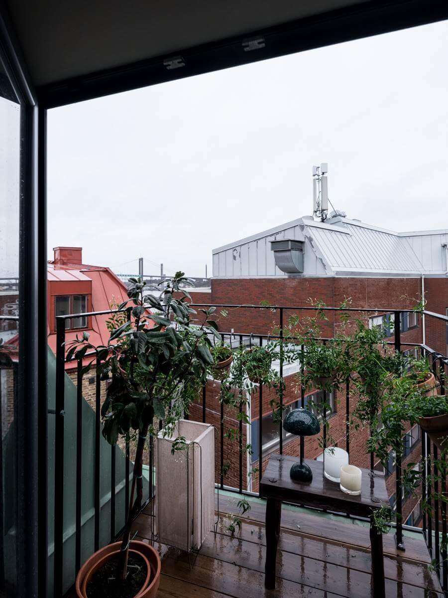 balcony-small-scandinavian-loft-apartment-nordroom