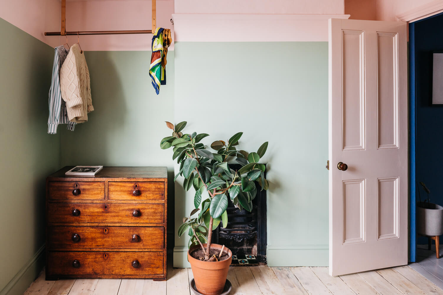 bedroom-two-toned-walls-pink-yellow-vintage-dresser-nordroom