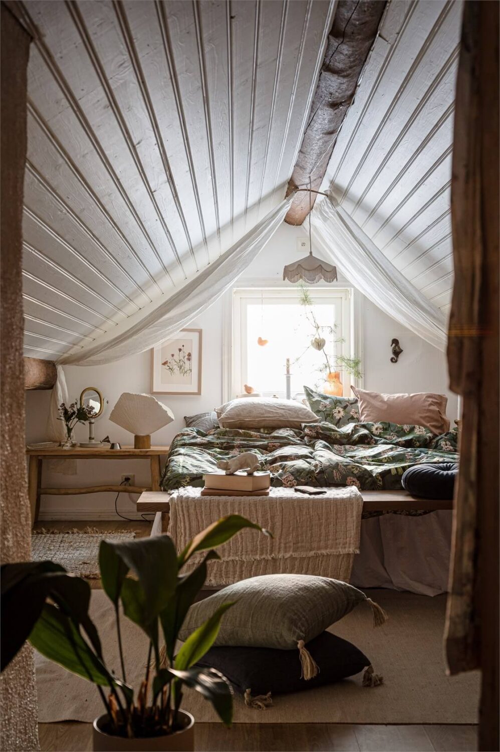 cozy-bedroom-slanted-ceiling-exposed-beams-country-house-sweden-nordroom