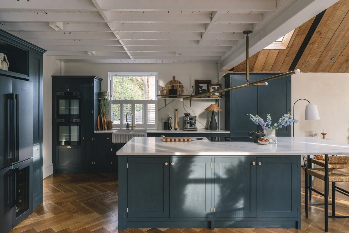 dark-blue-shaker-style-kitchen-with-island-wooden-floor-nordroom