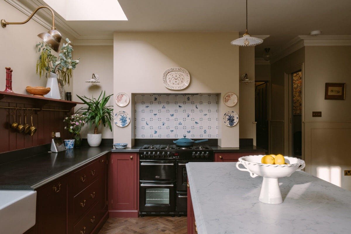 deep-red-kitchen-devol-skylight-london-home-nordroom