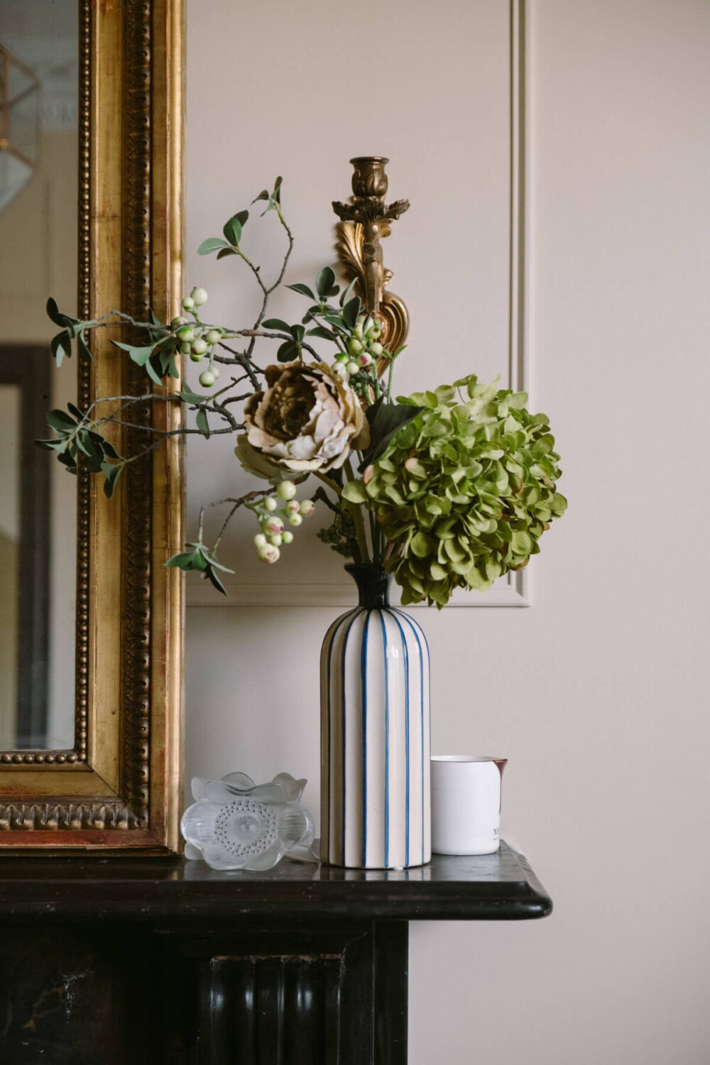 fireplace-details-floral-display