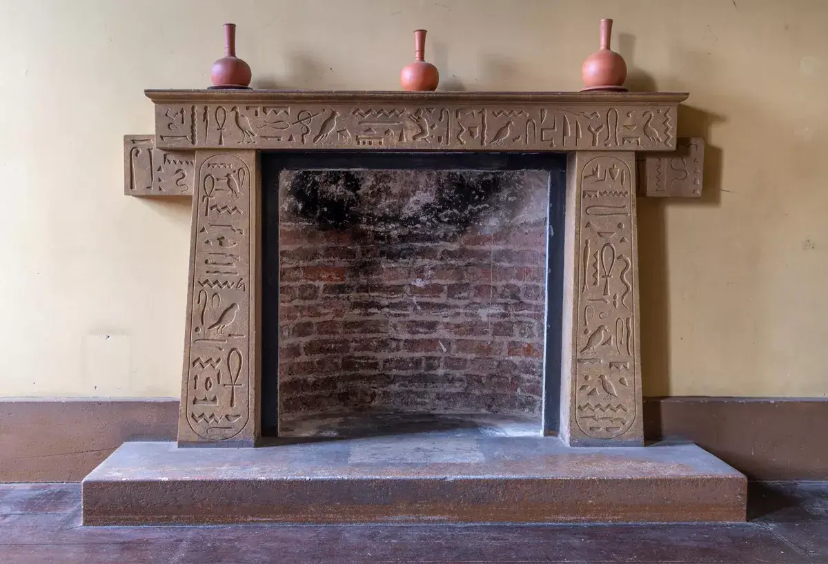 fireplace-inscriptions-country-house-scotland-nordroom