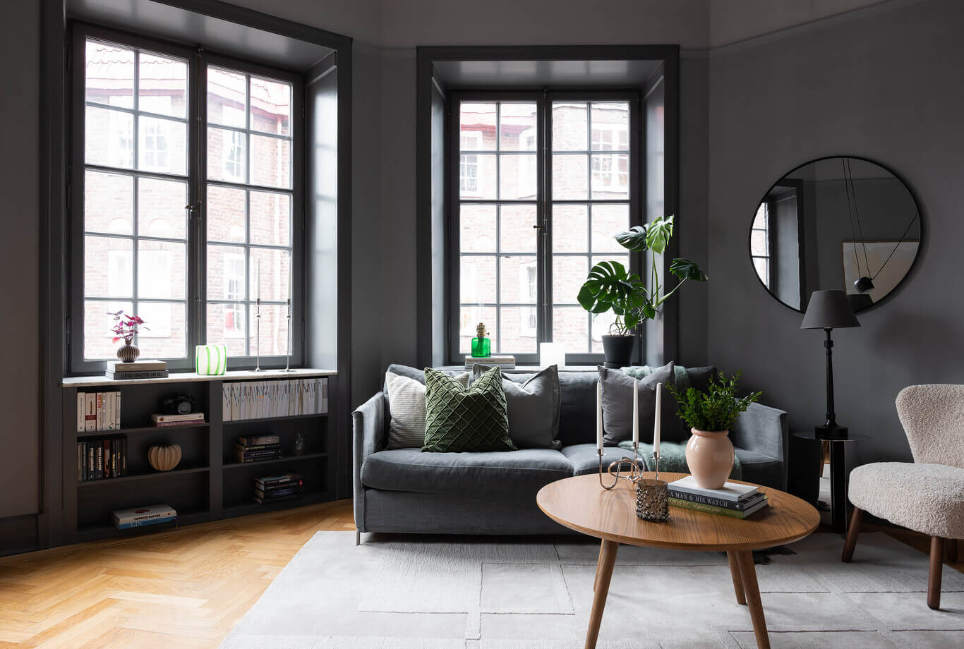 gray-sitting-room-large-light-rug-nordroom
