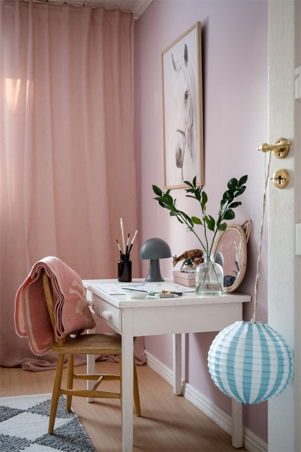 kids-bedroom-desk-light-pink-curtains-nordroom
