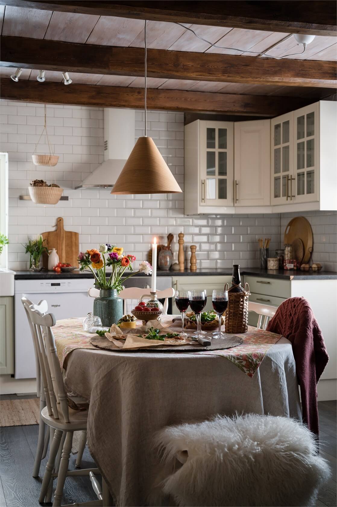 kitchen-dining-room-exposed-wooden-beams-nordroom