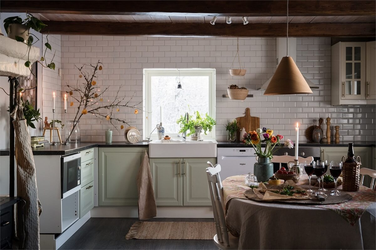 kitchen-exposed-beams-countryside-villa-sweden-nordroom