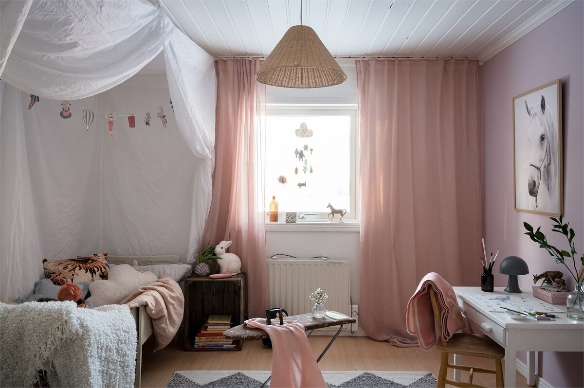 light-kids-bedroom-pink-curtains-nordroom