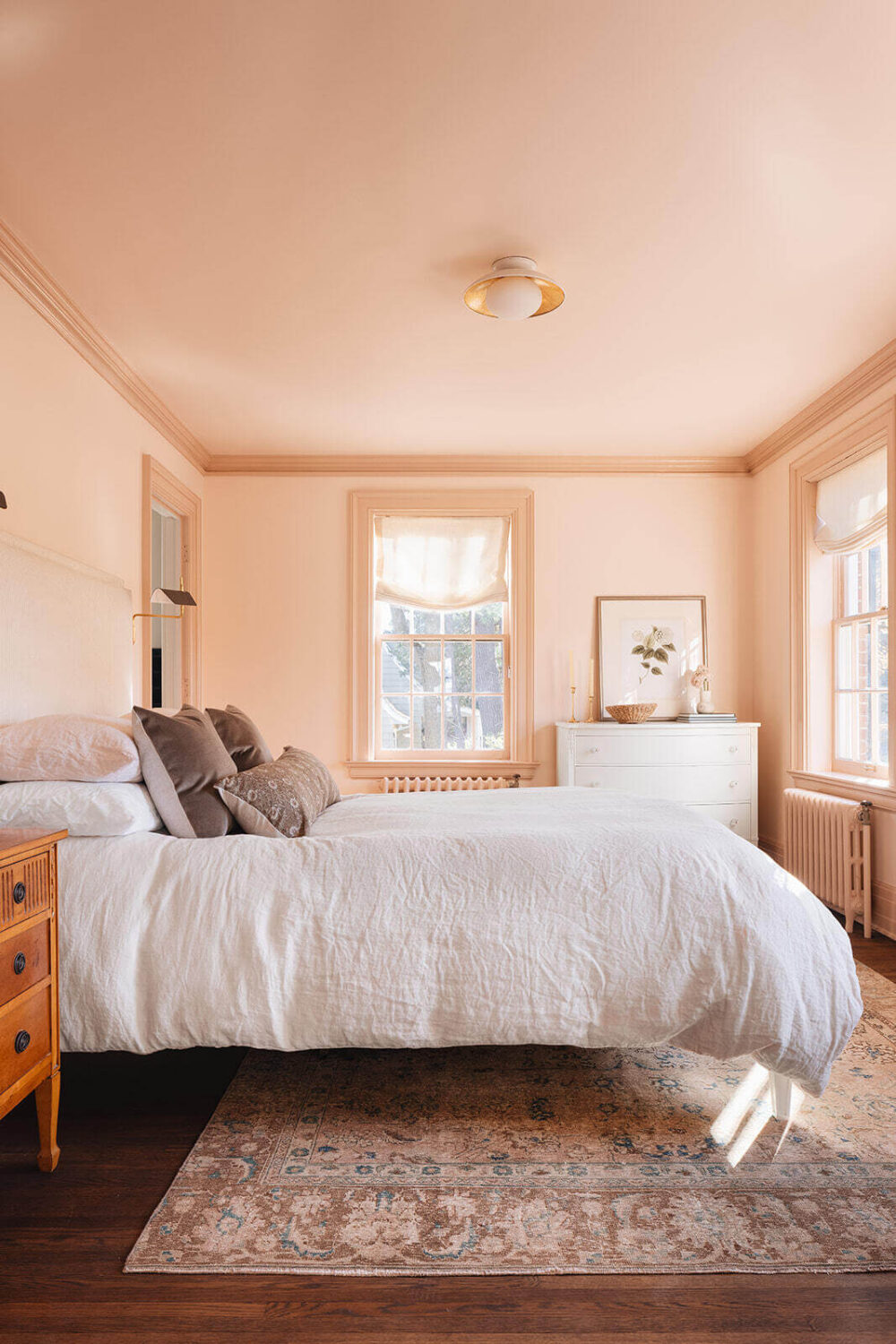 light-pink-bedroom-rug-painted-ceiling-nordroom