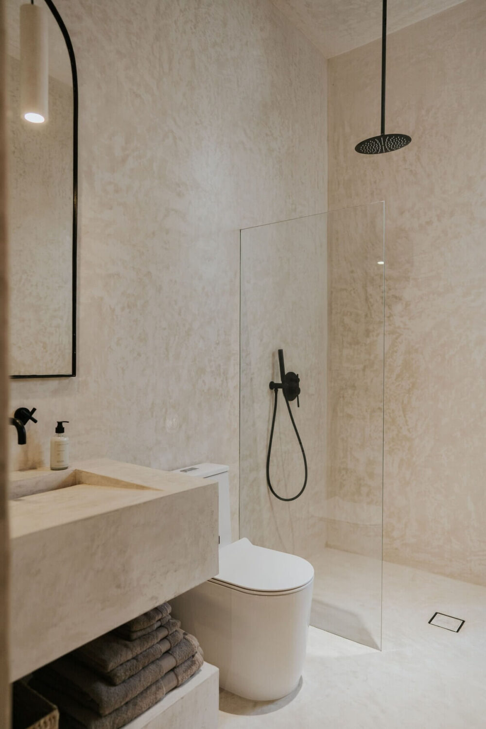 minimalistic-bathroom-walk-in-shower-black-fittings-nordroom