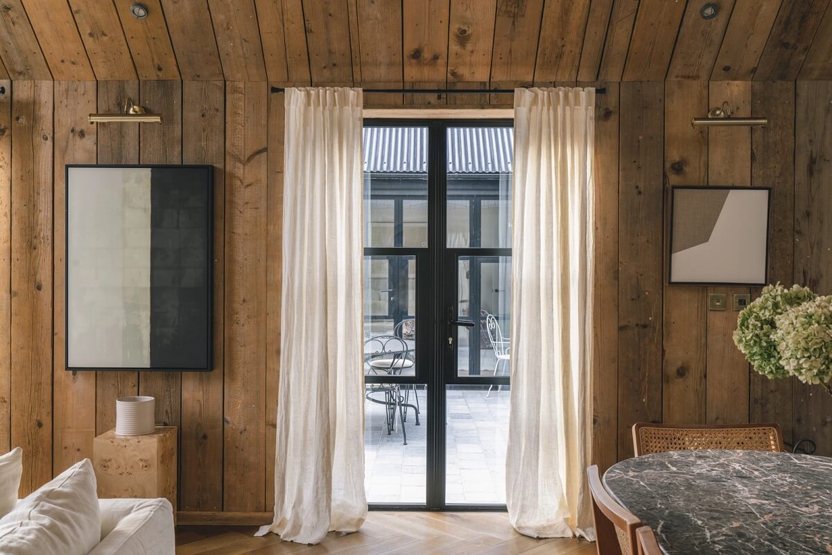 sitting-room-wood-plank-walls-ceiling-nordroom