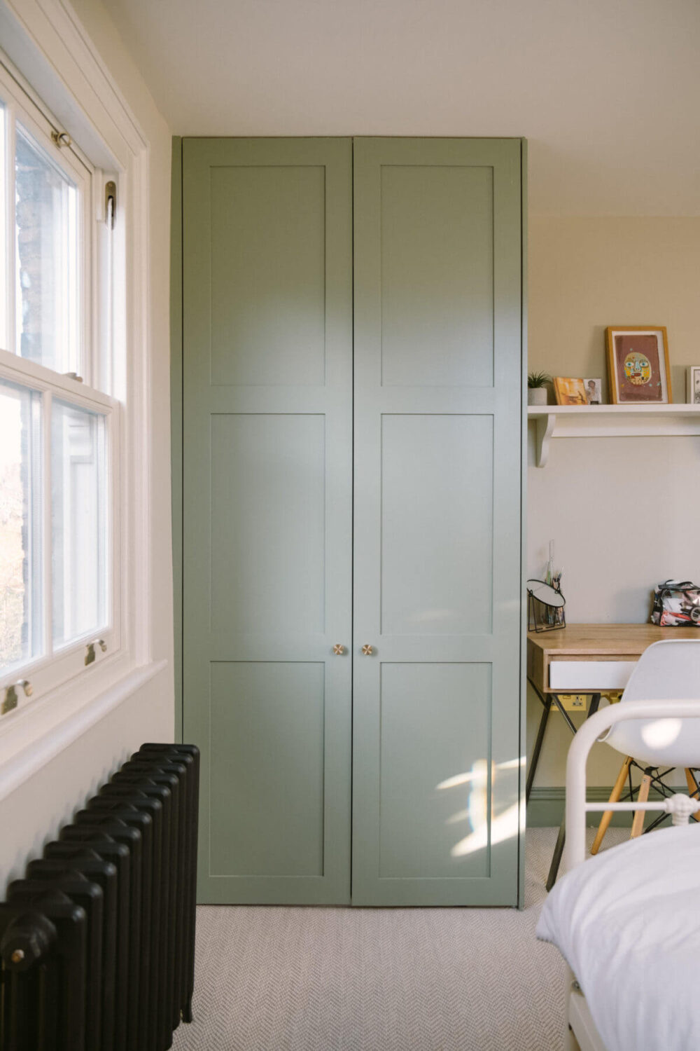 small-kids-bedroom-built-in-wardrobe-pastel-green-desk-nordroom