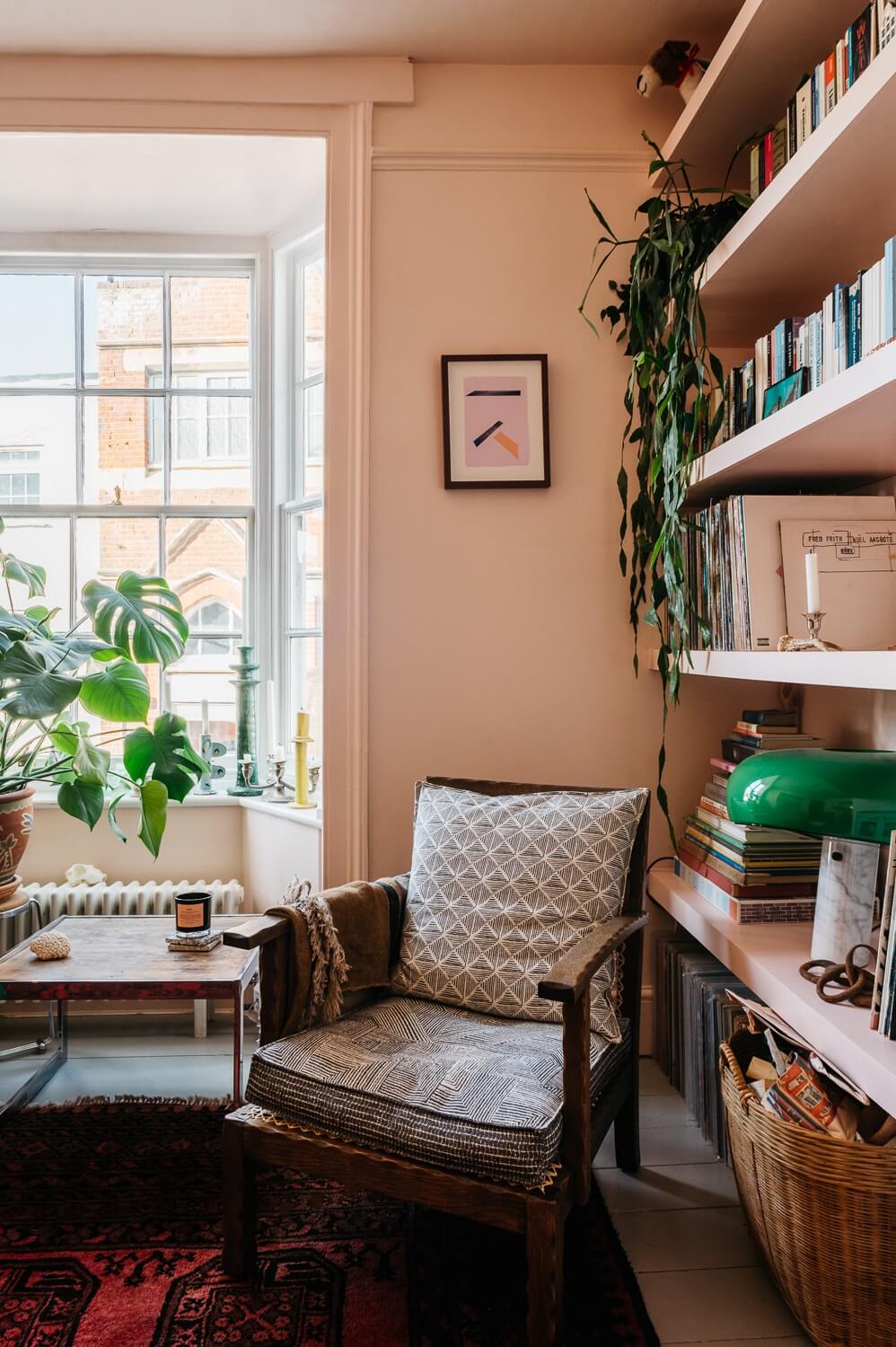 small-pink-living-room-bookshelfs-nordroom