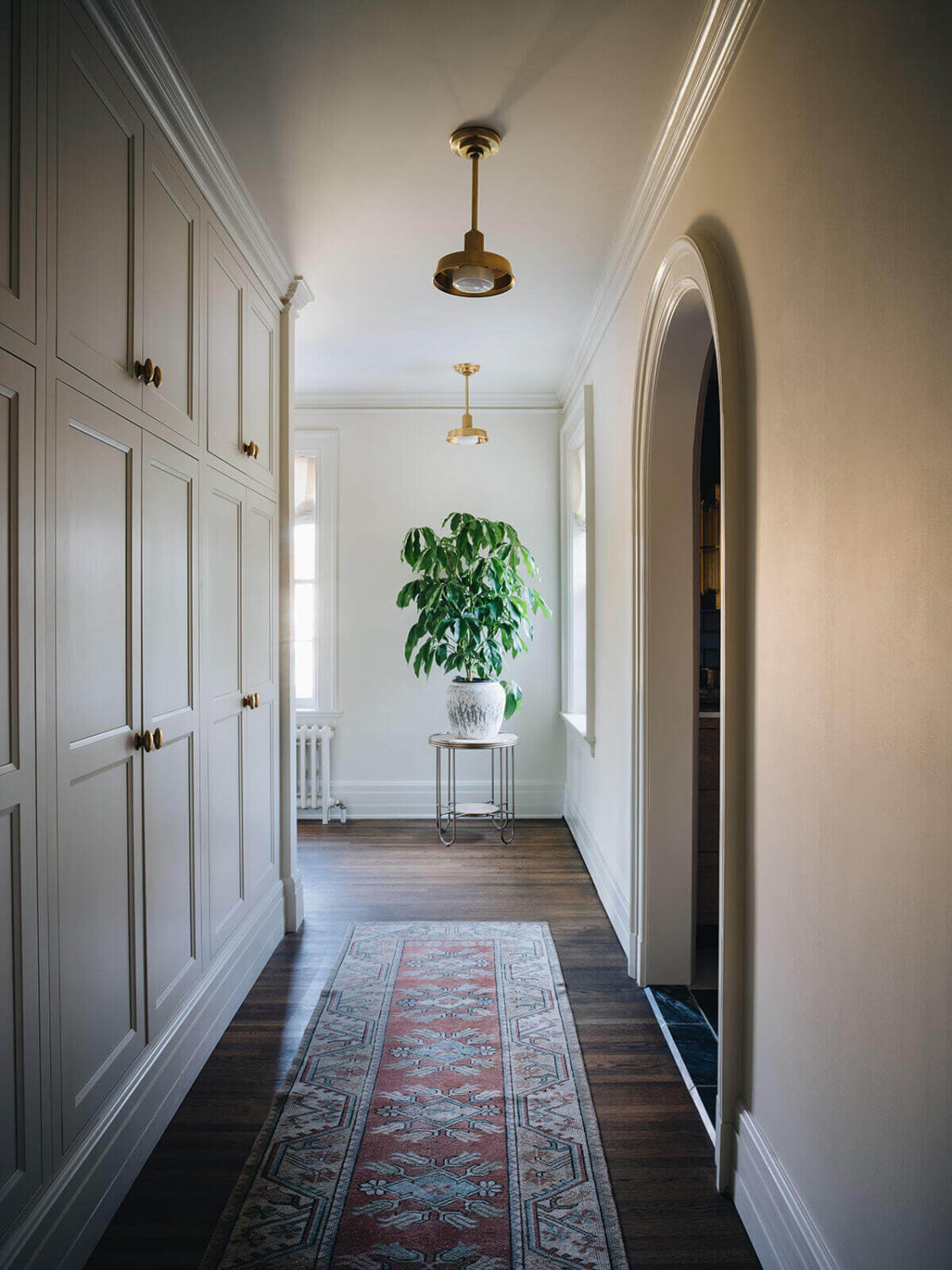 walk-in-closet-dark-wooden-floor-runner-nordroom