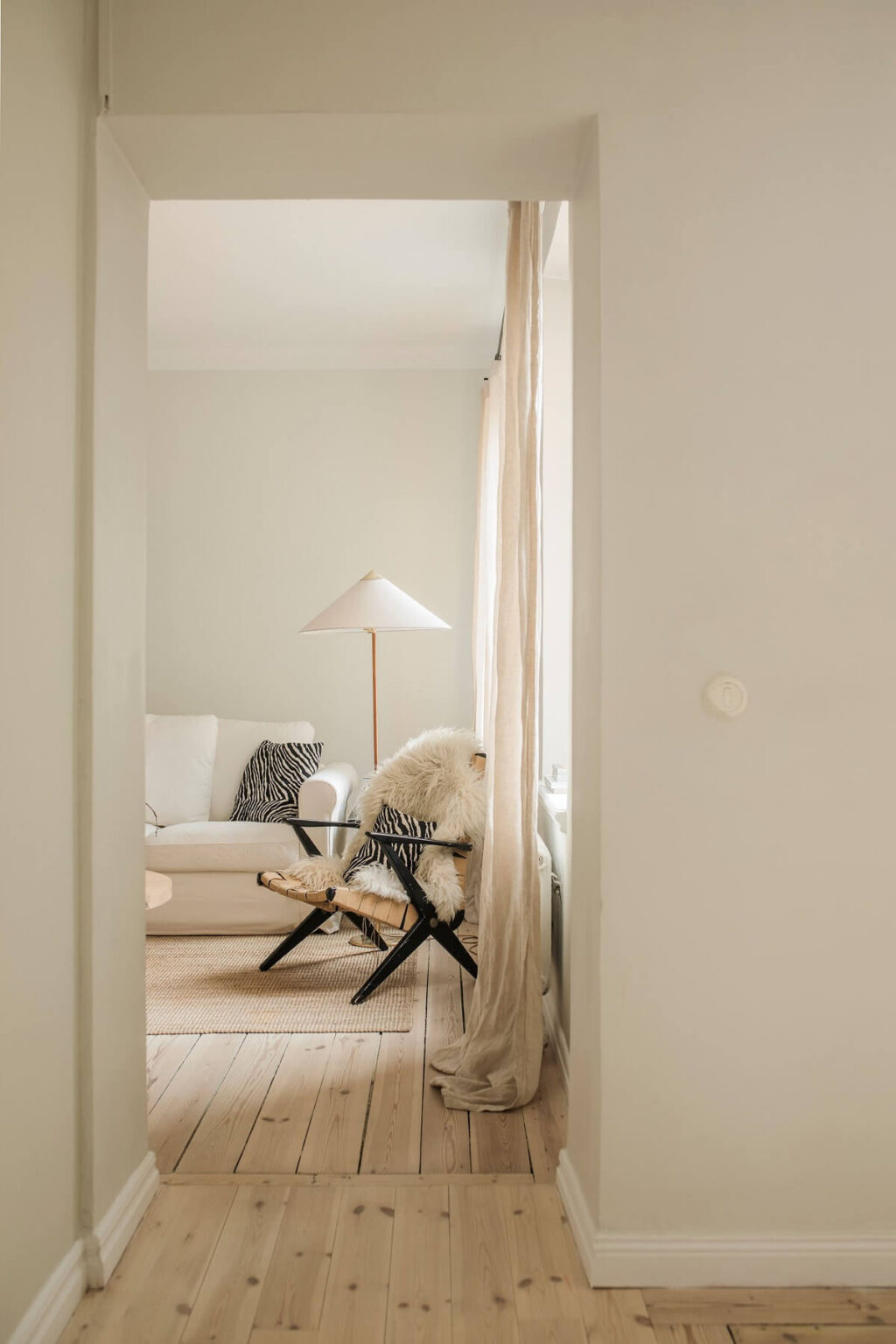 A Serene Light Colored Apartment In Stockholm Photo Inspiration