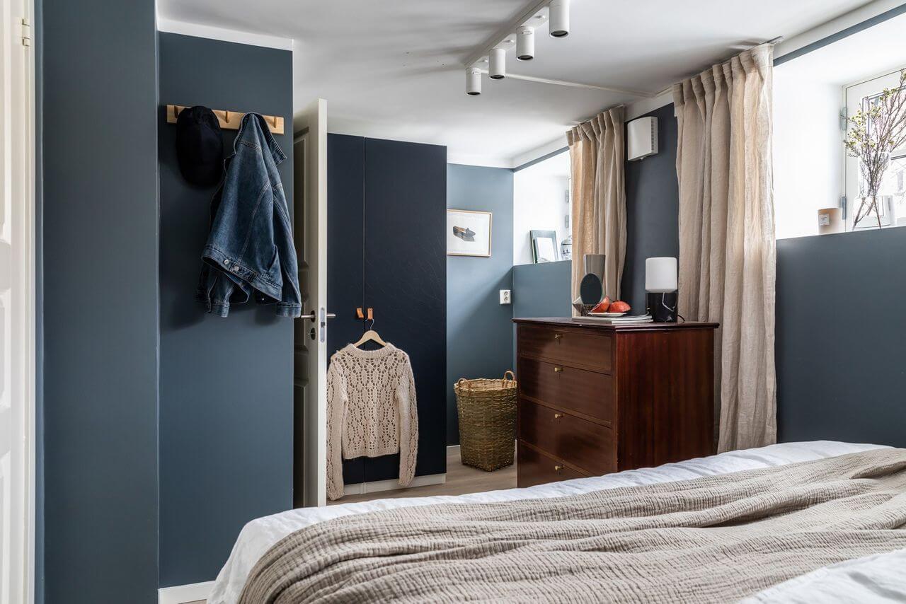 basement-bedroom-high-windows-blue-walls-nordroom