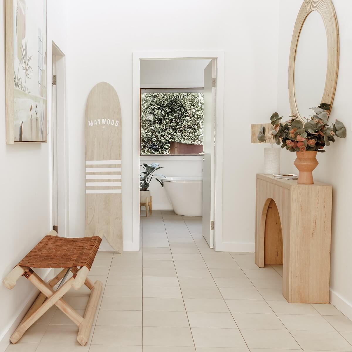 bathroom-round-mirror-beach-house-nordroom