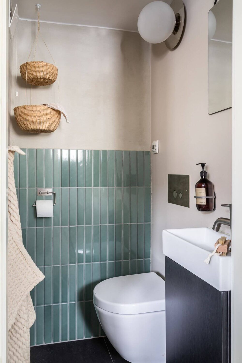 bathroom-sea-green-tiles-nordroom